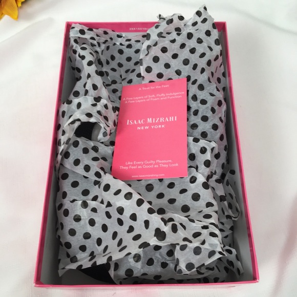 Isaac Mizrahi IsLeeza Textured Black Pumps with Clear Heel - Picture 14 of 15